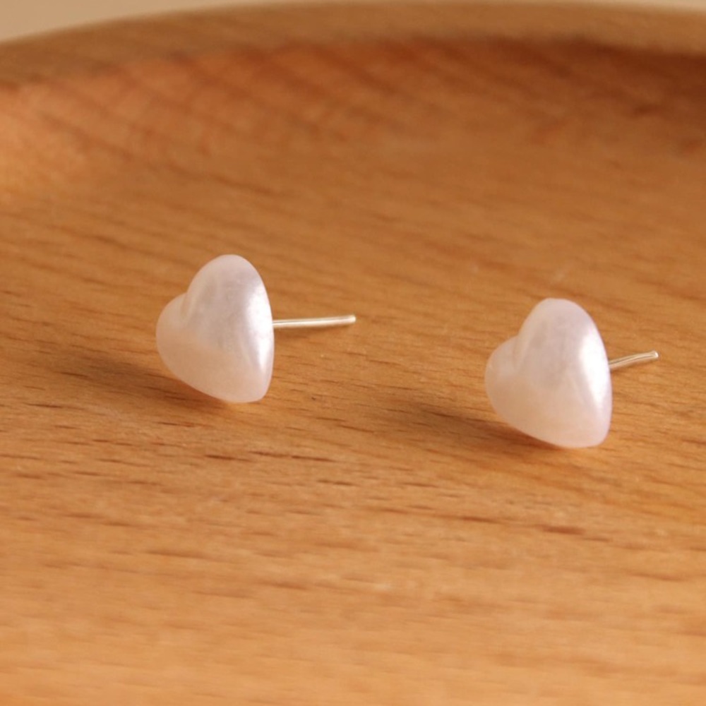 Simulated Pearl Heart Earring